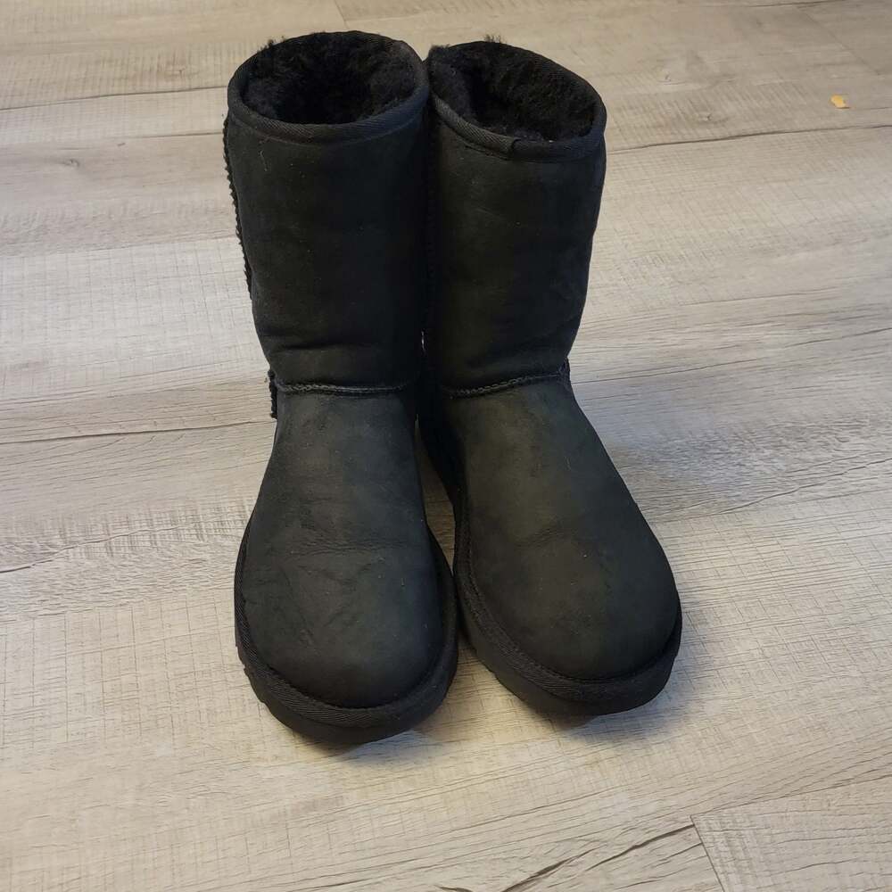 UGG Women's Classic Short Leather Boots Black
